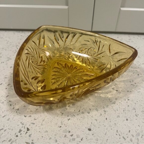Vintage HAZEL ATLAS Triangular Amber Cut Glass Bowl Serving Dish Pinwheel - Picture 2 of 12